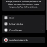 Mục Cài đặt chung trong ứng dụng Cài đặt trên iPhone hiển thị thông tin thiết bị