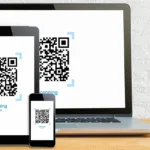 Người dùng quét mã QR để xác thực tài khoản Gmail trên nhiều thiết bị
