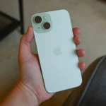 Người dùng trải nghiệm iPhone 15, thiết bị được đánh giá có giá trị tốt hơn iPhone 16e ở cùng phân khúc giá.