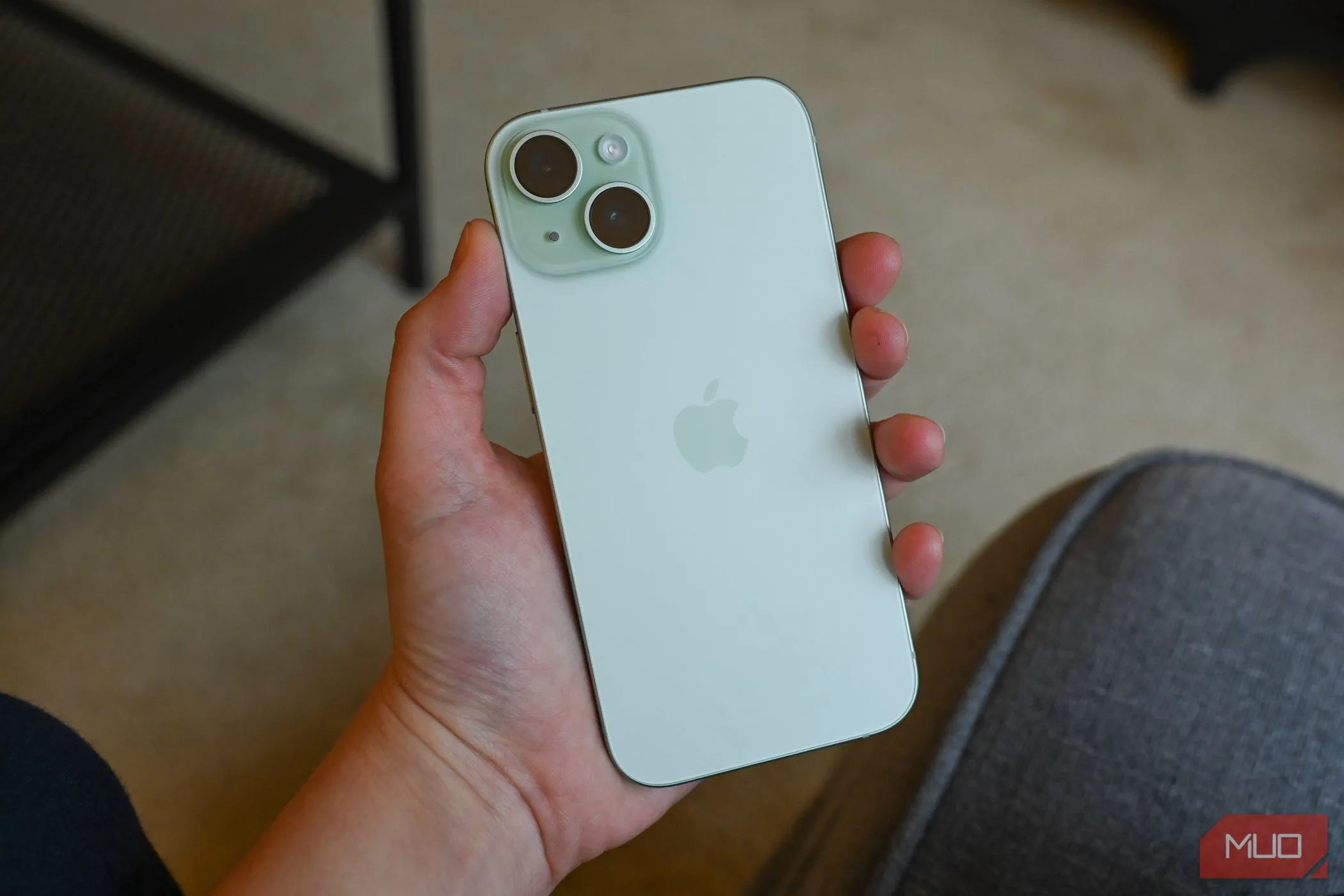 Người dùng trải nghiệm iPhone 15, thiết bị được đánh giá có giá trị tốt hơn iPhone 16e ở cùng phân khúc giá.