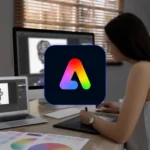 Người phụ nữ làm việc trên laptop, minh họa khả năng chỉnh sửa ảnh AI hàng loạt của Adobe Firefly.