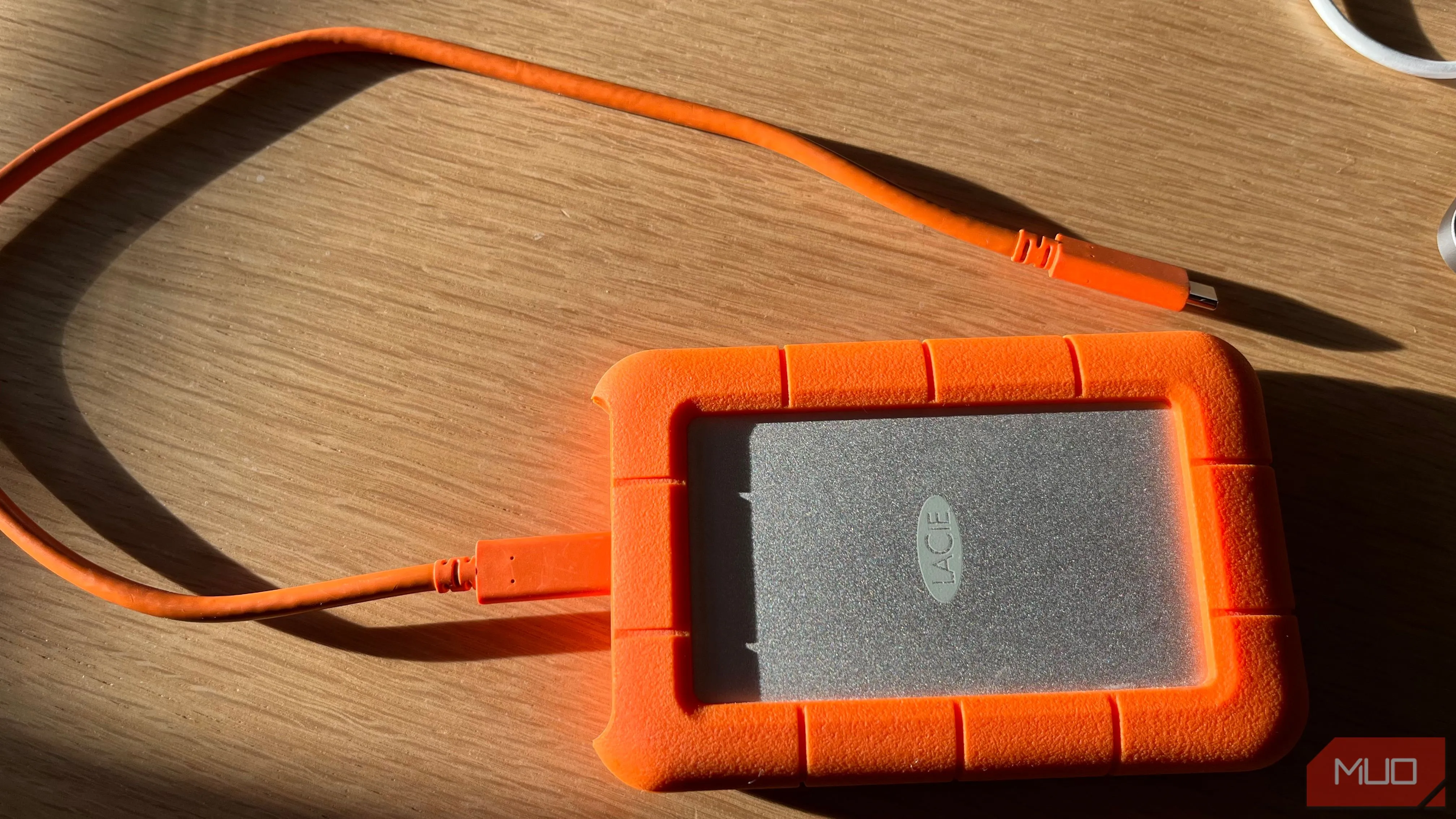 Ổ cứng di động LaCie Rugged USB-C 2TB, một giải pháp sao lưu dữ liệu ngoại tuyến bền bỉ