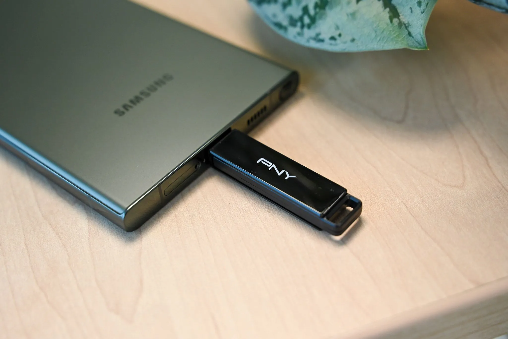 Ổ đĩa flash USB-C PNY Elite X cắm vào điện thoại Samsung