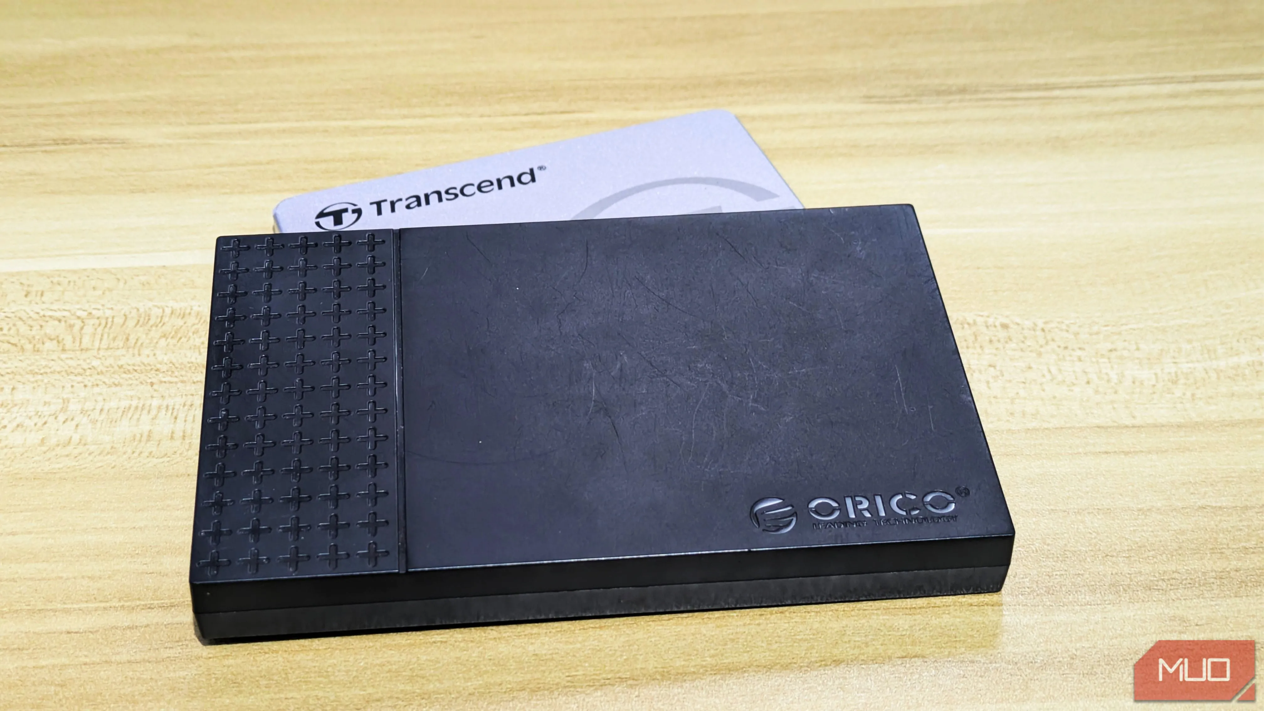 Ổ đĩa SSD Transcend và bộ chuyển đổi, giải pháp lưu trữ nhanh cho laptop