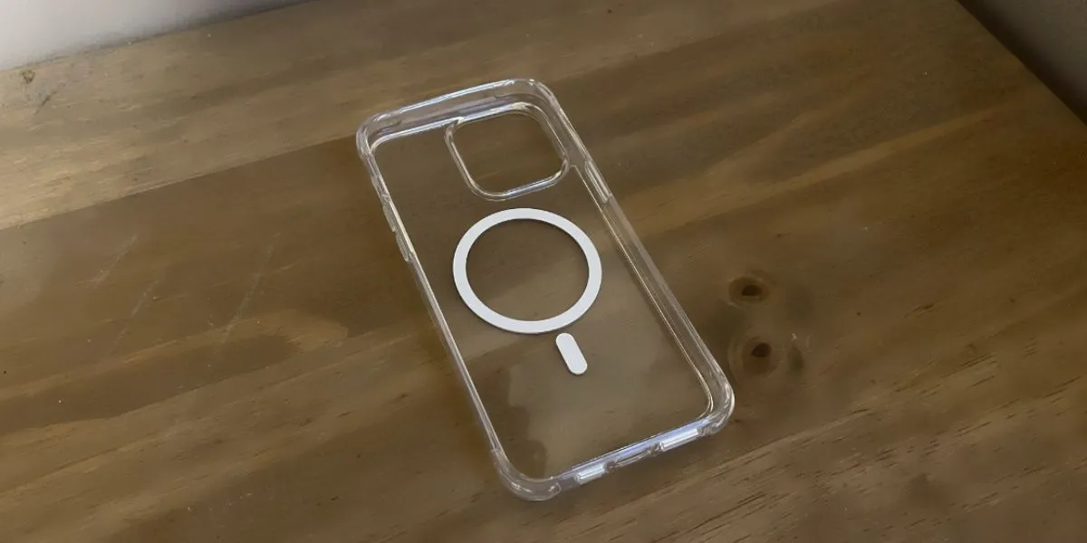 Ốp lưng Mkeke cho iPhone 14 Pro Max, minh họa sự vừa vặn và bảo vệ