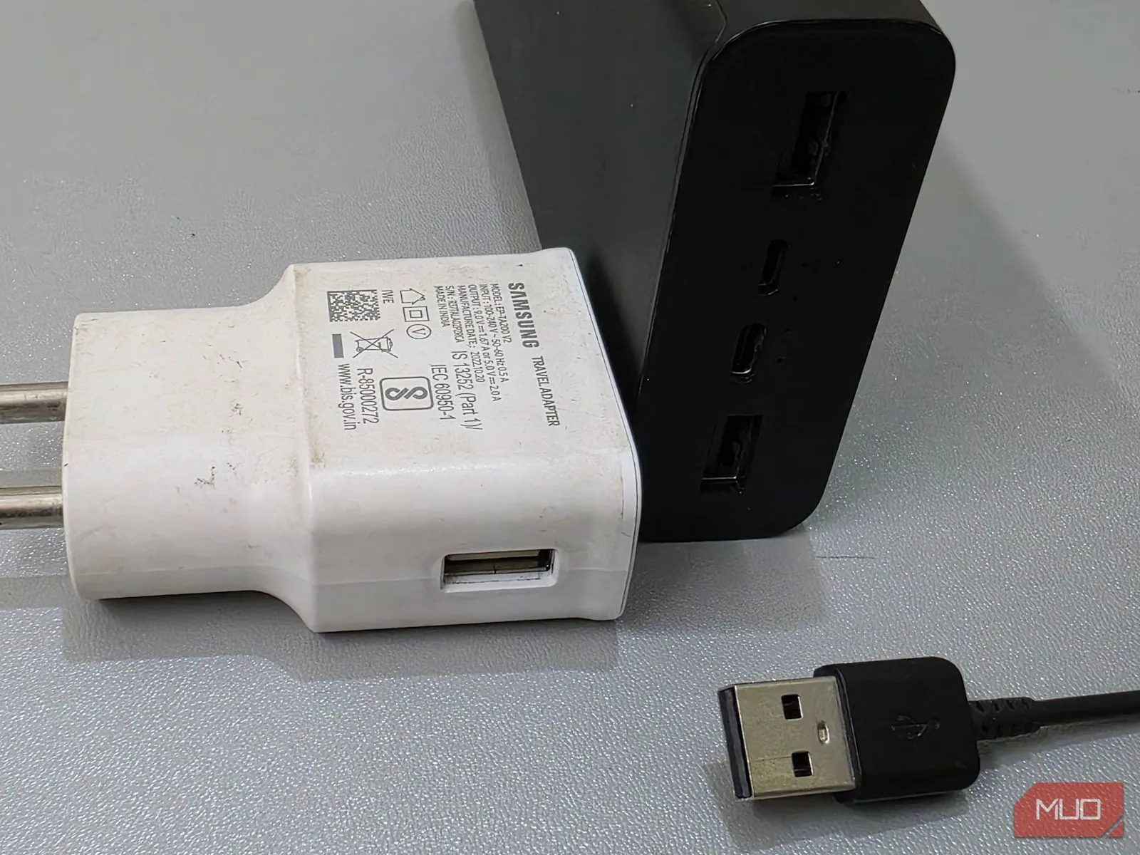 Pin dự phòng, cáp sạc và củ sạc Samsung USB-C