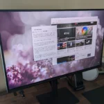 Samsung DeX trên màn hình ngoài hiển thị thanh tác vụ đã ẩn, cho phép người dùng tối ưu không gian làm việc.