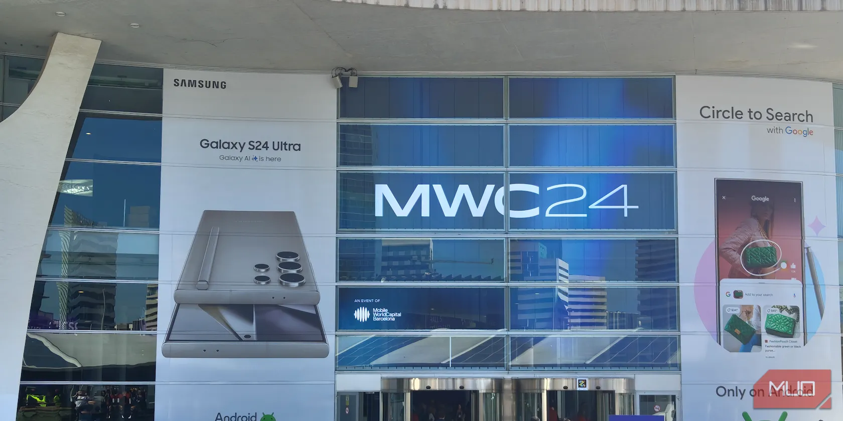 Sảnh vào triển lãm MWC 2024 tại Barcelona, cho thấy quy mô sự kiện công nghệ toàn cầu
