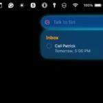Siri đang thêm một tác vụ vào ứng dụng Reminders trên màn hình Mac