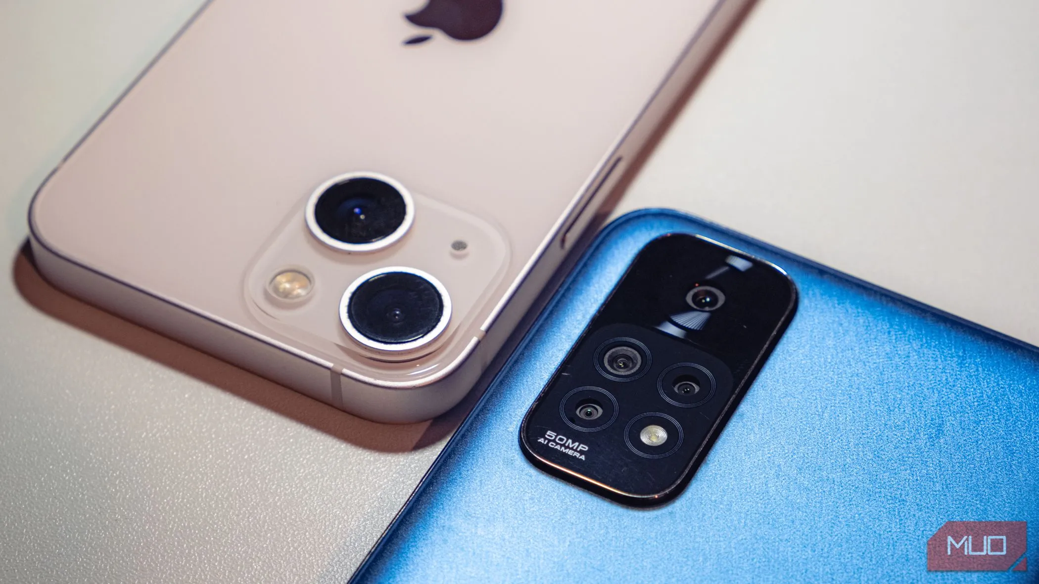 So sánh các mô-đun camera trên điện thoại, minh họa sự đa dạng về số lượng ống kính