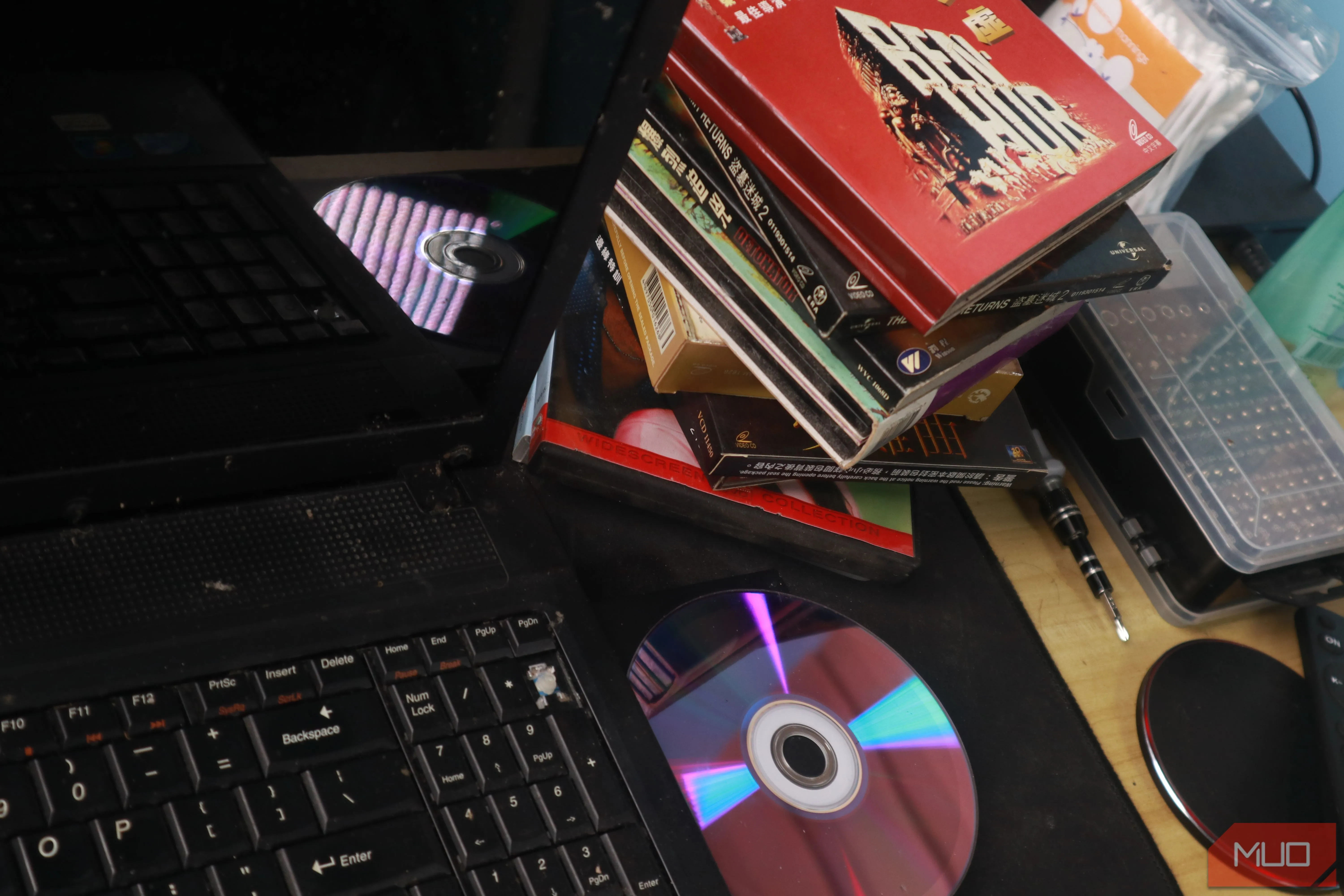 Sử dụng laptop cũ để sao lưu dữ liệu từ đĩa CD