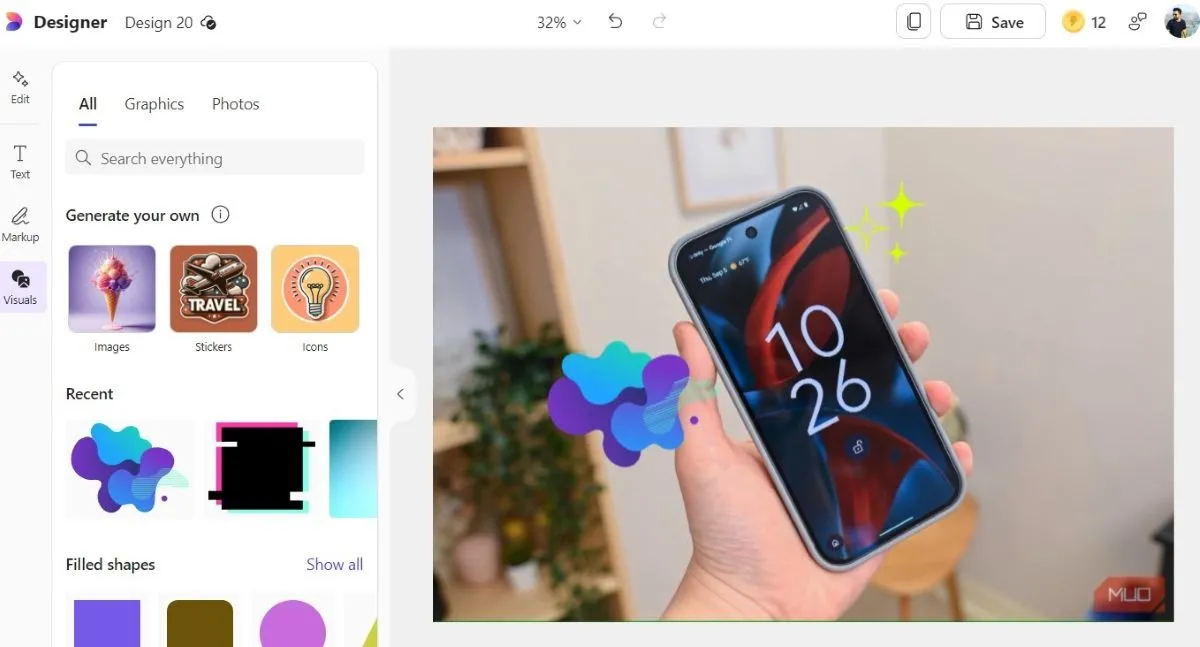 Tab Visuals trong Microsoft Designer hiển thị thư viện đồ họa, ảnh stock và tùy chọn tạo ảnh bằng prompt AI.