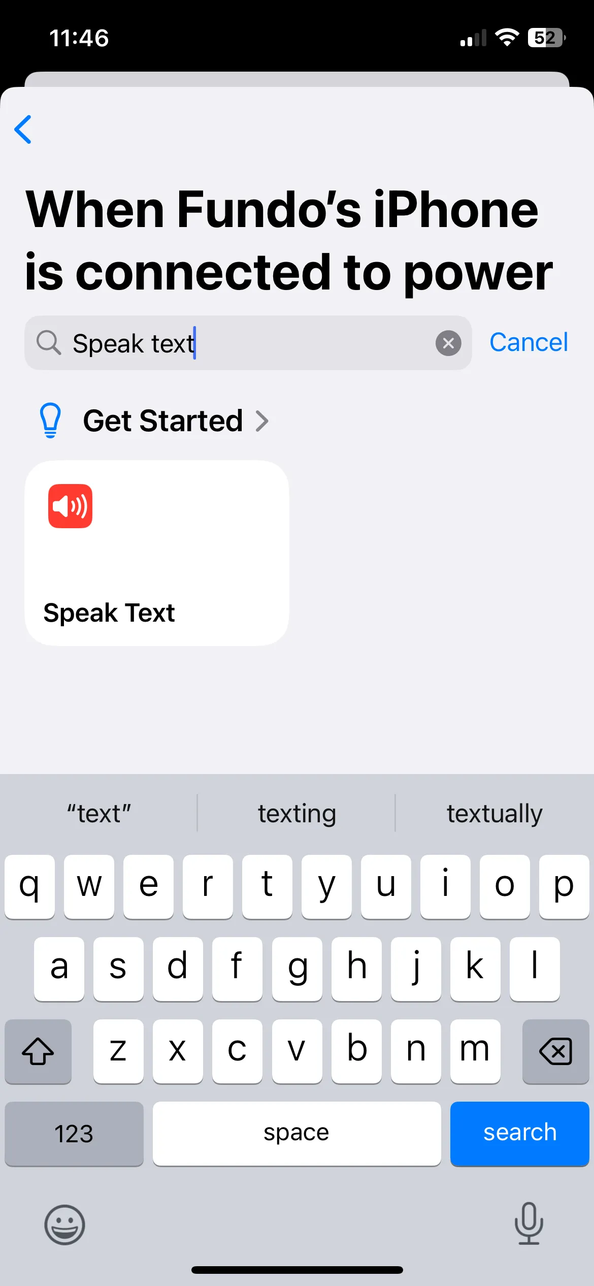 Tác vụ &quot;Đọc văn bản&quot; trong ứng dụng Phím tắt trên iPhone để Siri đọc lời chào khi sạc.