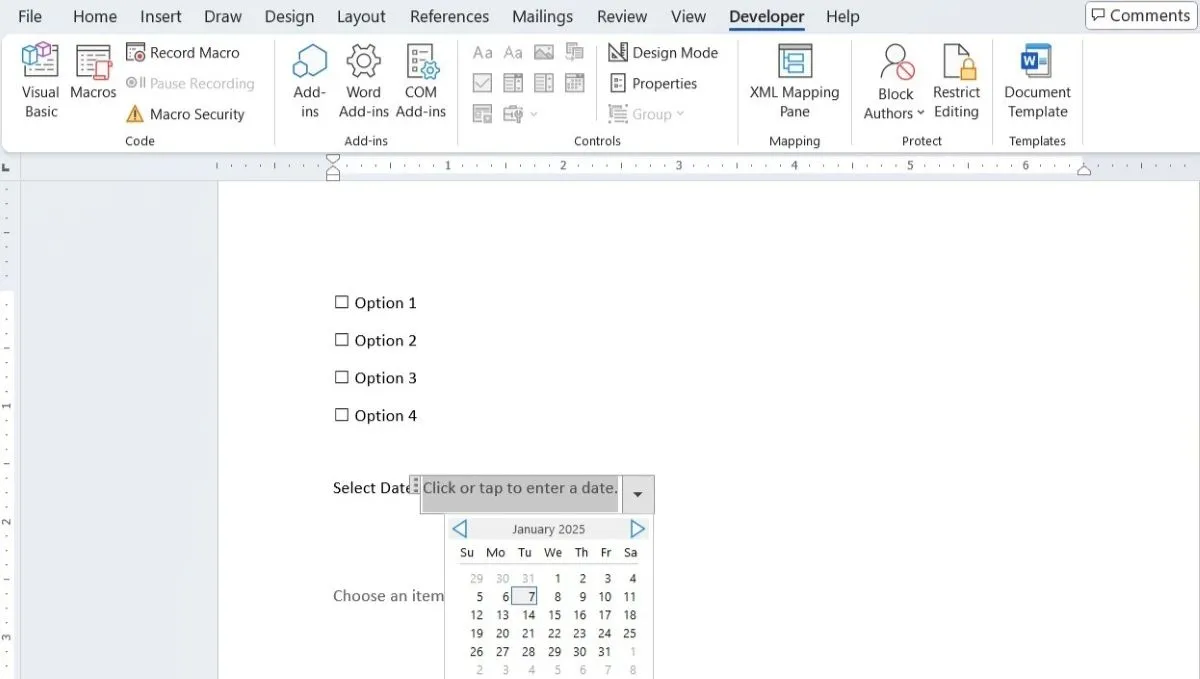 Tài liệu Word hiển thị tab Nhà phát triển được chọn và trình chọn ngày tháng