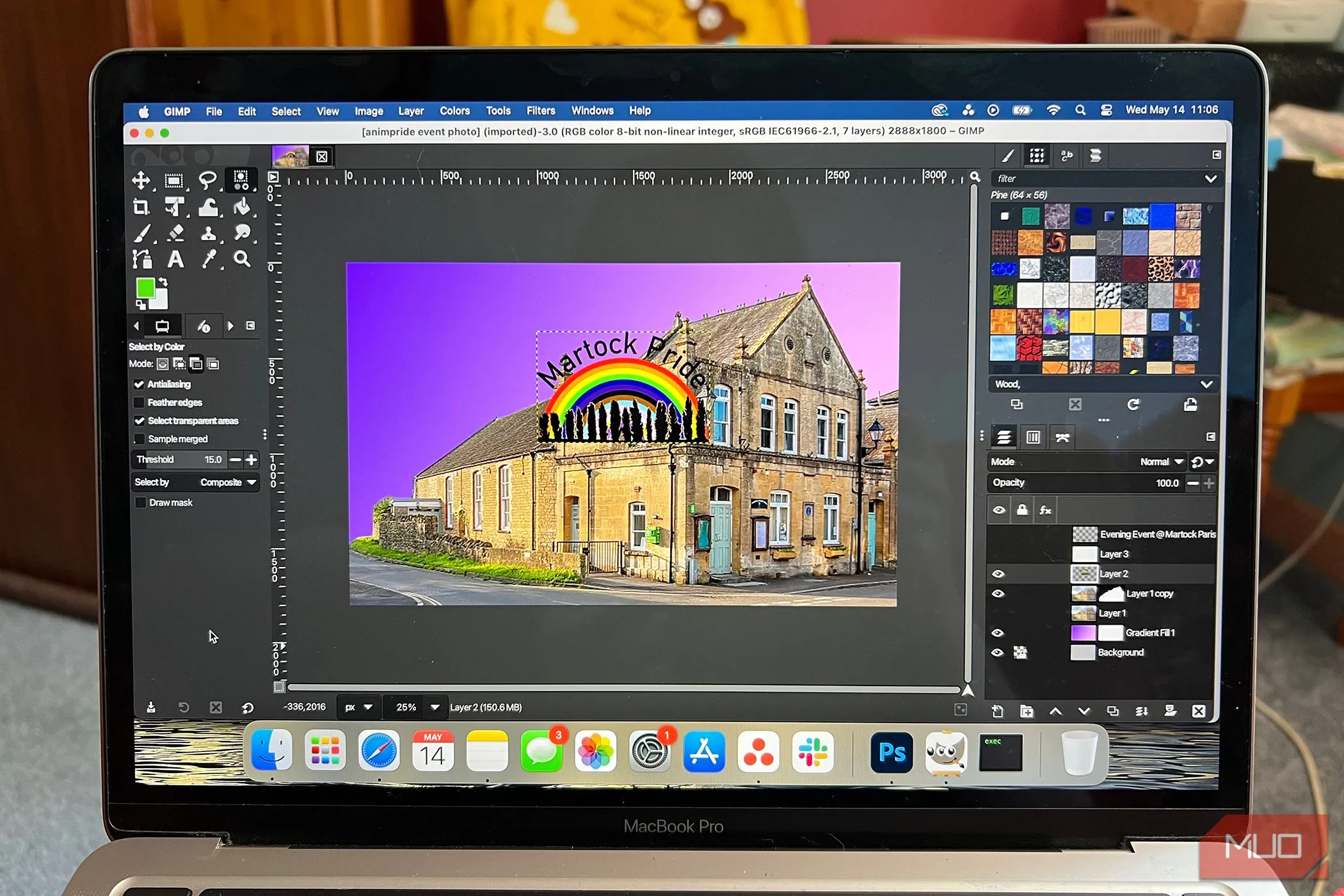Tệp PSD của Photoshop được mở và chỉnh sửa trong GIMP trên MacBook Pro