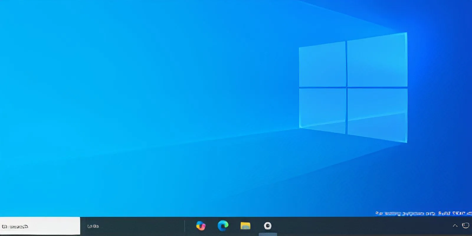 Thanh Taskbar Windows 10 với các biểu tượng ứng dụng đã được căn giữa, tạo giao diện đẹp mắt.