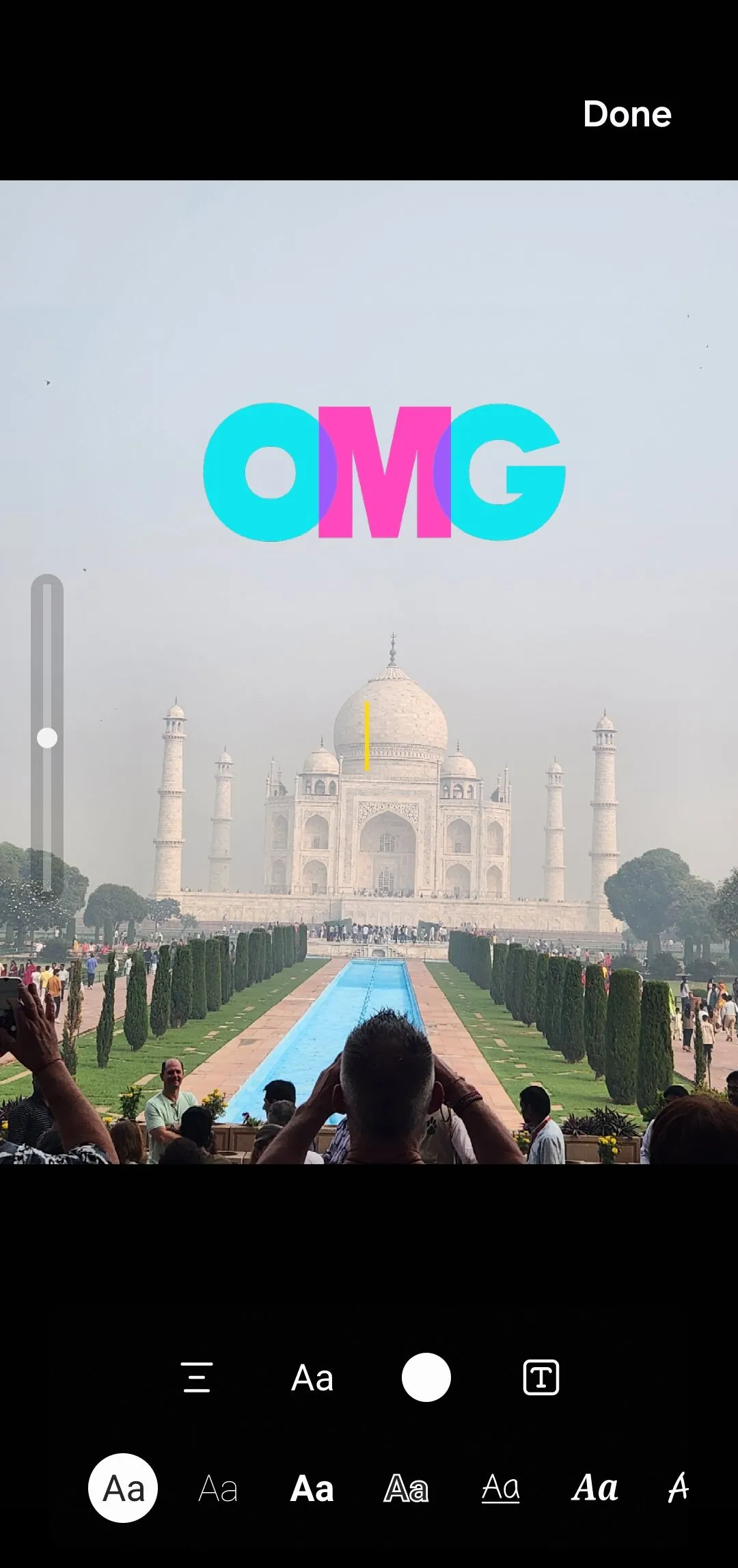 Thêm sticker 'OMG' vào ảnh Taj Mahal bằng trình chỉnh sửa ảnh Samsung