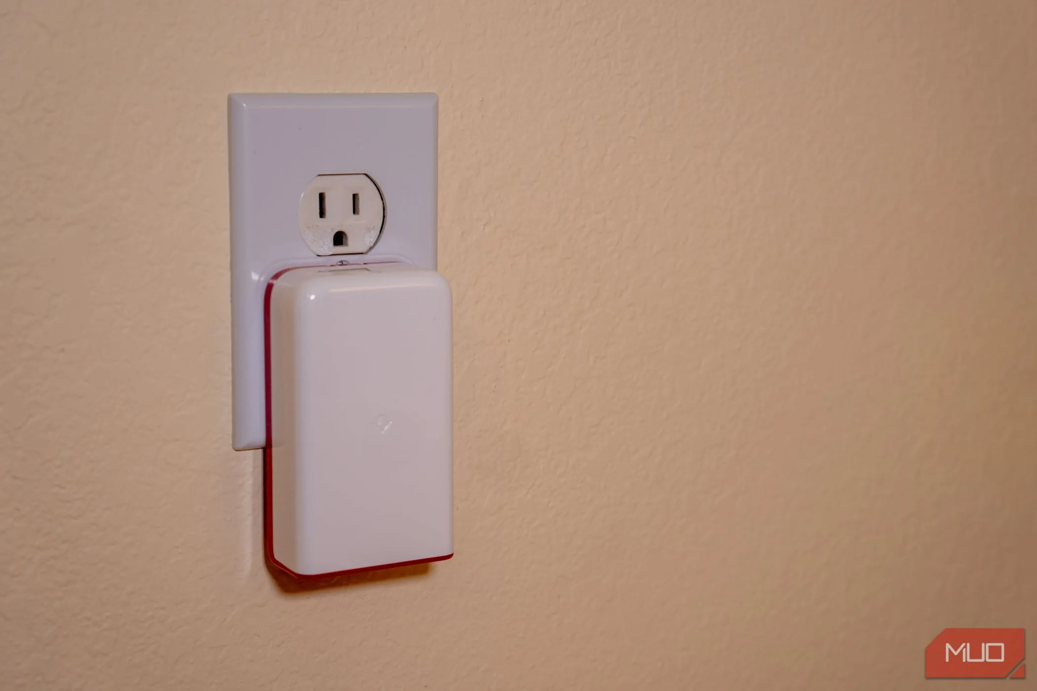 Thiết bị Powerline cắm trực tiếp vào ổ cắm điện trên tường