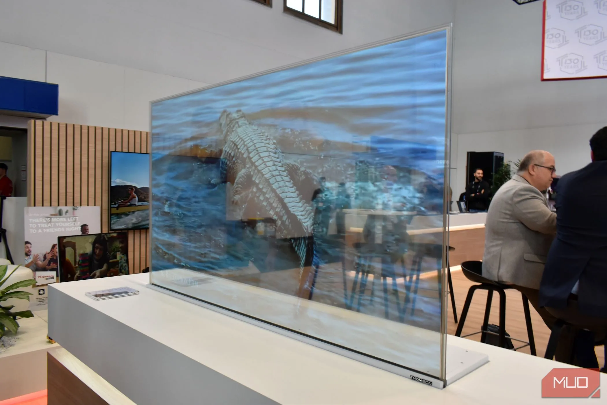 Thiết kế mỏng và trong suốt của TV OLED tại sự kiện IFA 2023
