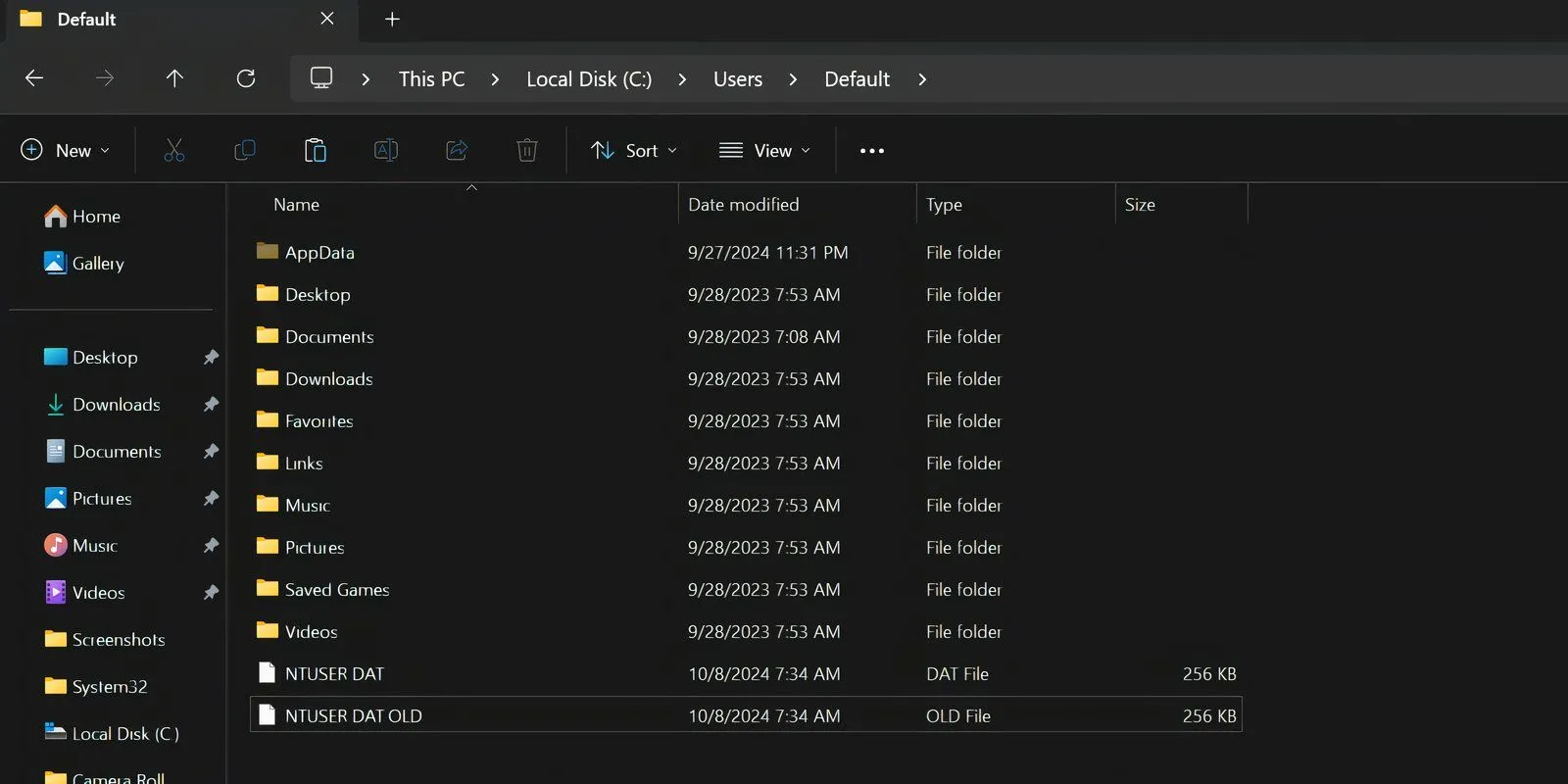 Thư mục Default trong File Explorer, nơi cần truy cập để đổi tên hoặc dán tệp NTUSER.DAT, khắc phục lỗi User Profile.