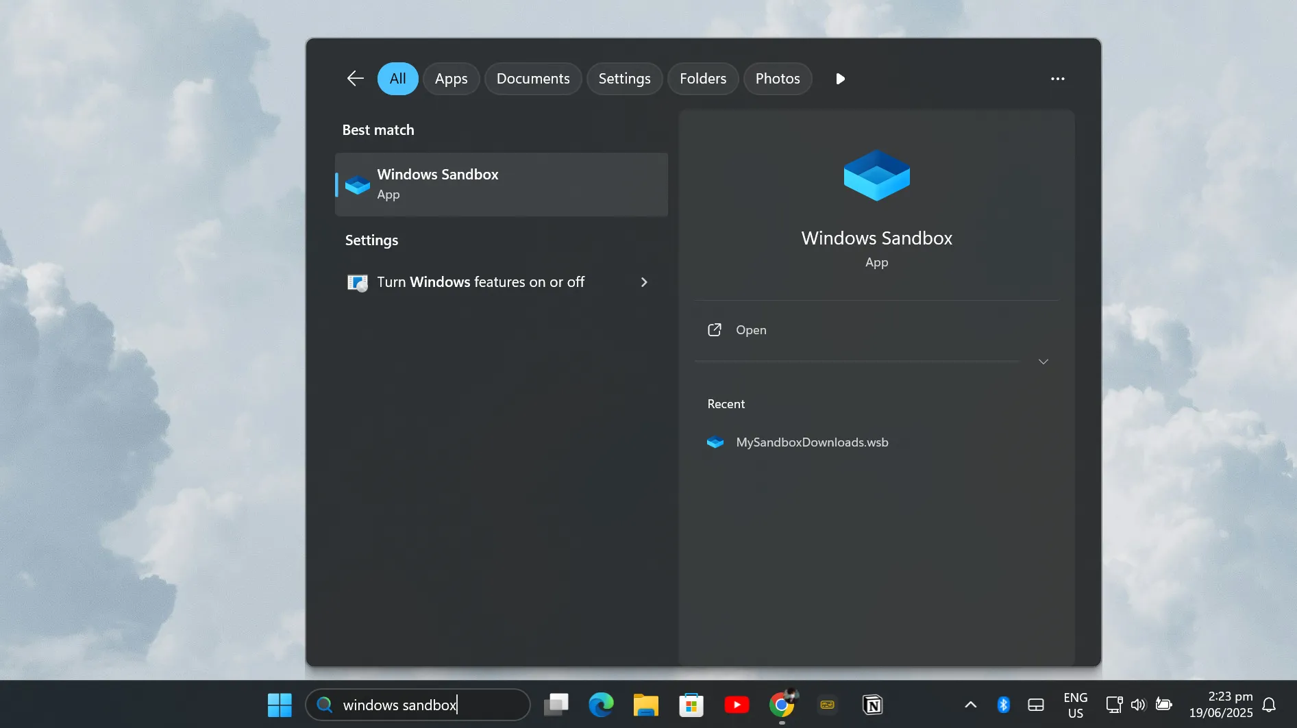 Tìm kiếm và mở ứng dụng Windows Sandbox từ menu Start