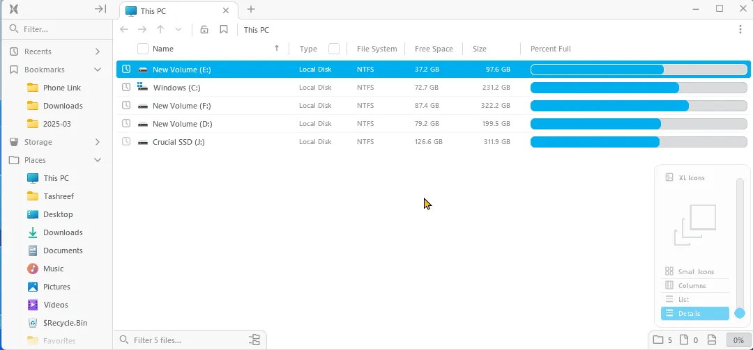 Tính năng đa khung (panels) của File Pilot trên Windows 11, cho phép quản lý file hiệu quả với nhiều tab và chế độ chia màn hình