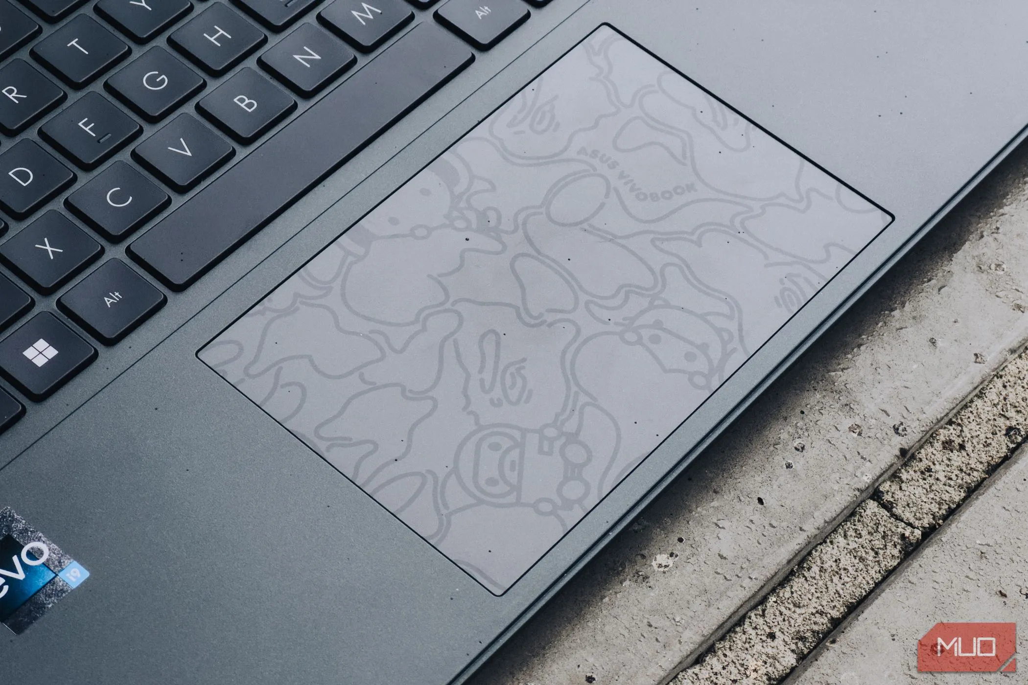 Trackpad cảm ứng xúc giác trên ASUS Vivobook S 15 OLED