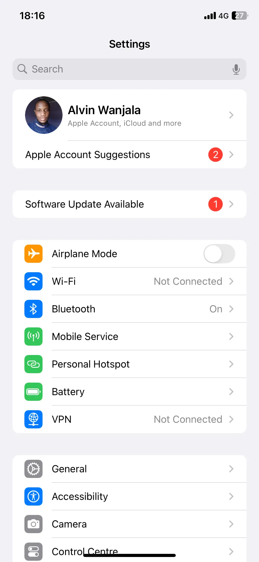 Trang cài đặt iPhone hiển thị các tùy chọn dữ liệu di động, bao gồm chế độ dữ liệu thấp.