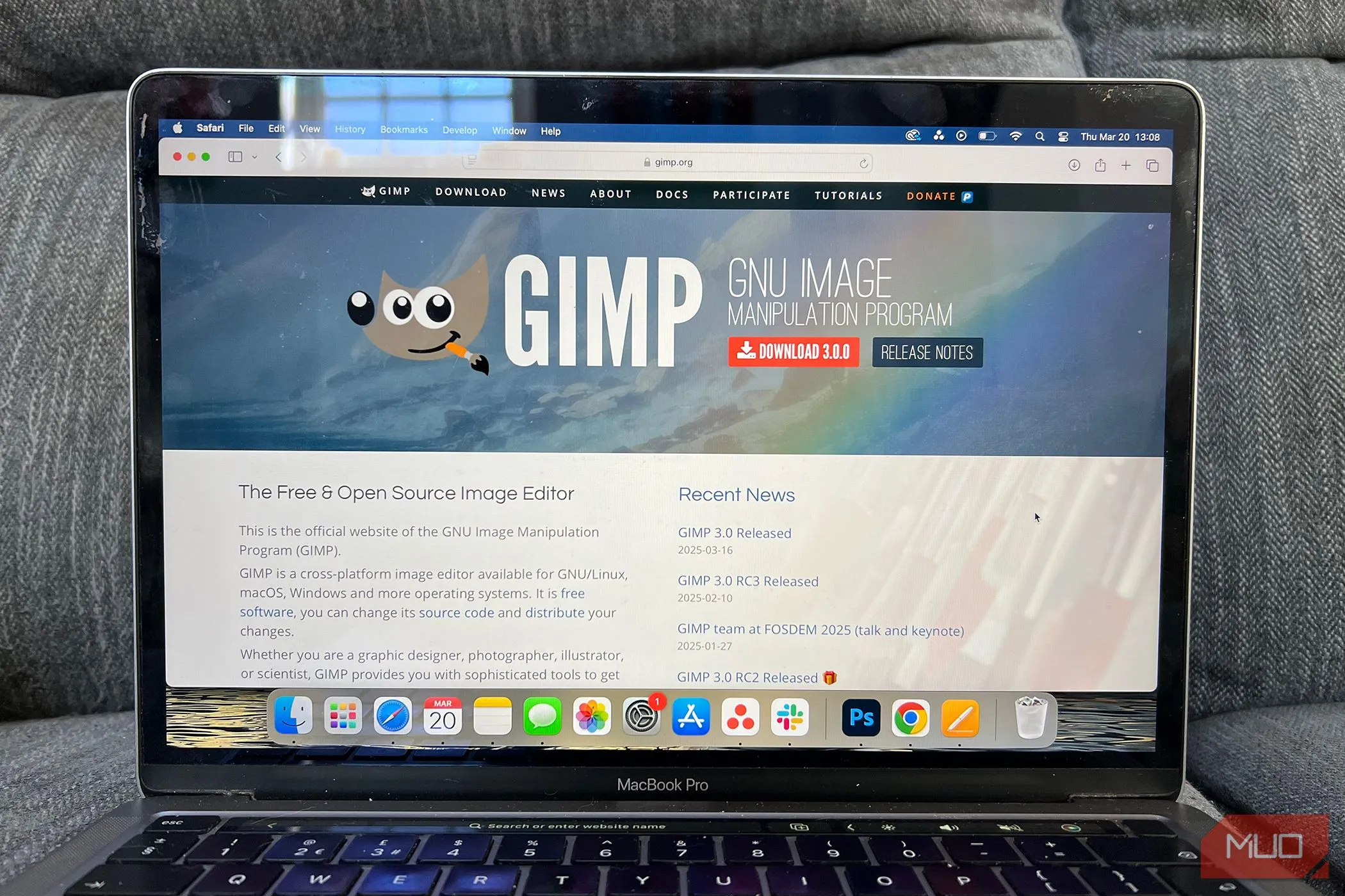 Trang chủ GIMP với thông báo mã nguồn mở và giấy phép GNU GPL