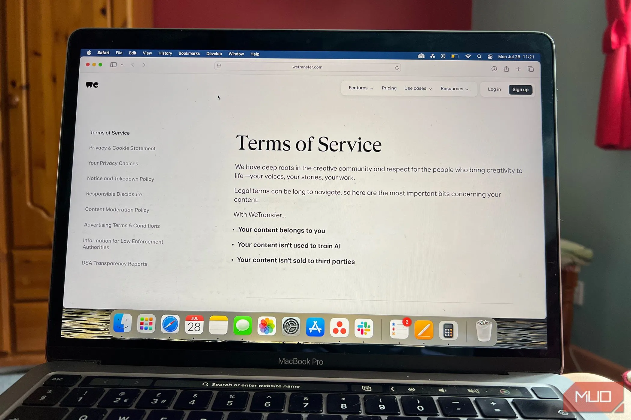 Trang Điều khoản Dịch vụ của WeTransfer, nơi giải thích chi tiết về chính sách bảo mật và quyền sở hữu dữ liệu người dùng