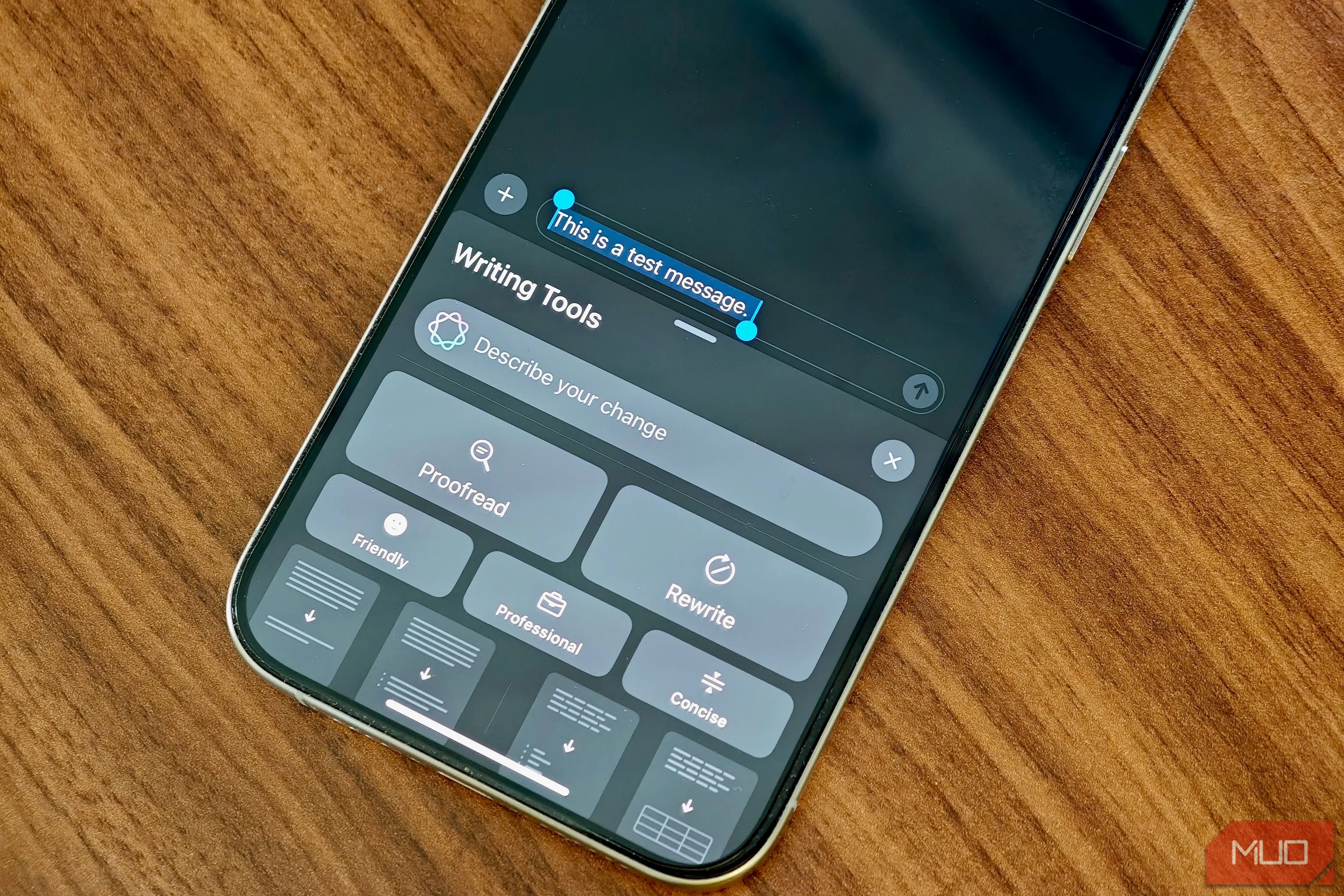trợ lý viết thông minh Writing Assist trên iPhone