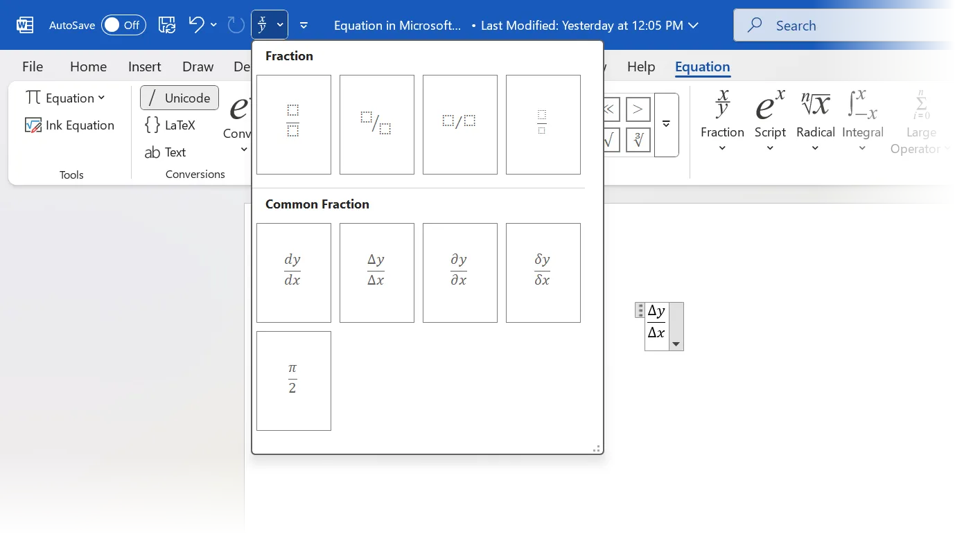 Tùy chỉnh thanh công cụ Quick Access Toolbar với các nút thêm công thức toán học nhanh trong Word.
