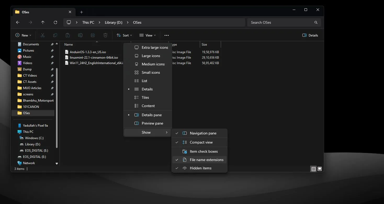 Tùy chọn 'File name extensions' trong menu View của File Explorer trên Windows 11