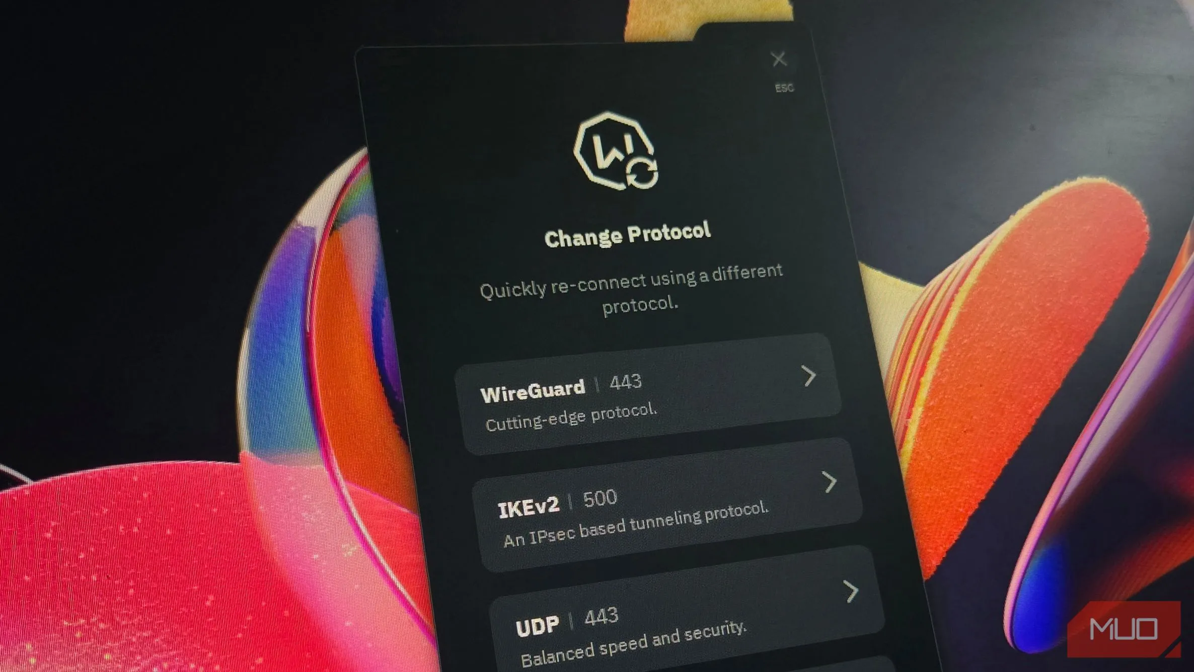 Tùy chọn giao thức WireGuard của Windscribe hiển thị trên màn hình Benq, minh họa khả năng mã hóa mạnh mẽ