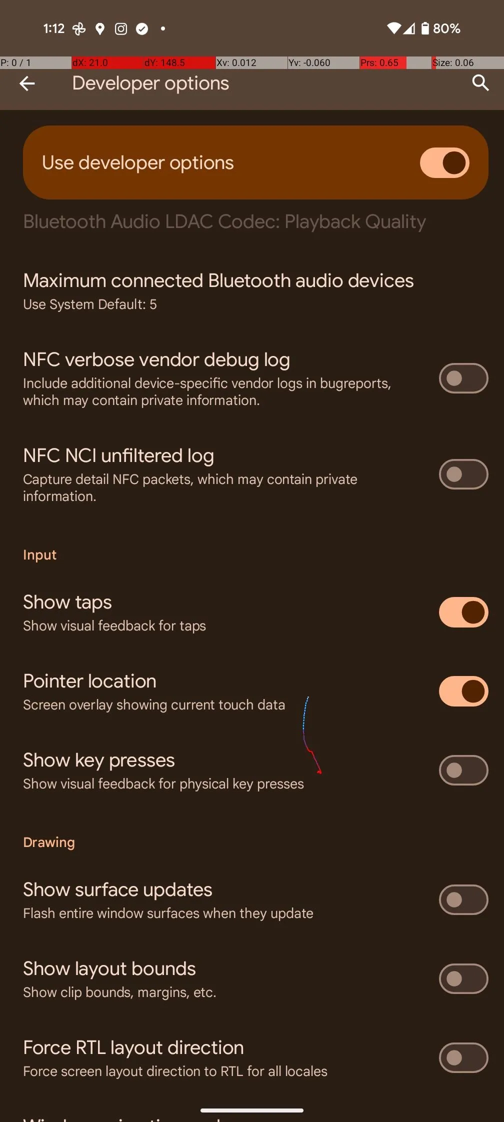 Tùy chọn Hiển thị chạm và Vị trí con trỏ được bật trên Pixel 8 Pro trong tùy chọn nhà phát triển.