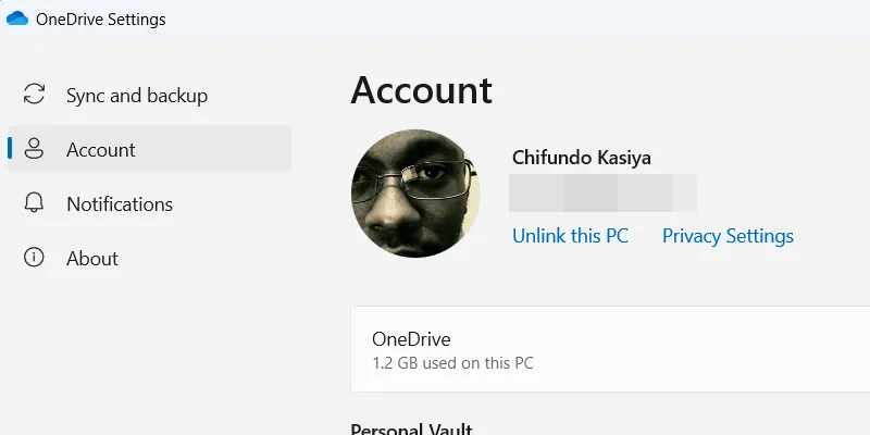 Tùy chọn ngắt liên kết tài khoản OneDrive với máy tính trong cài đặt tài khoản.