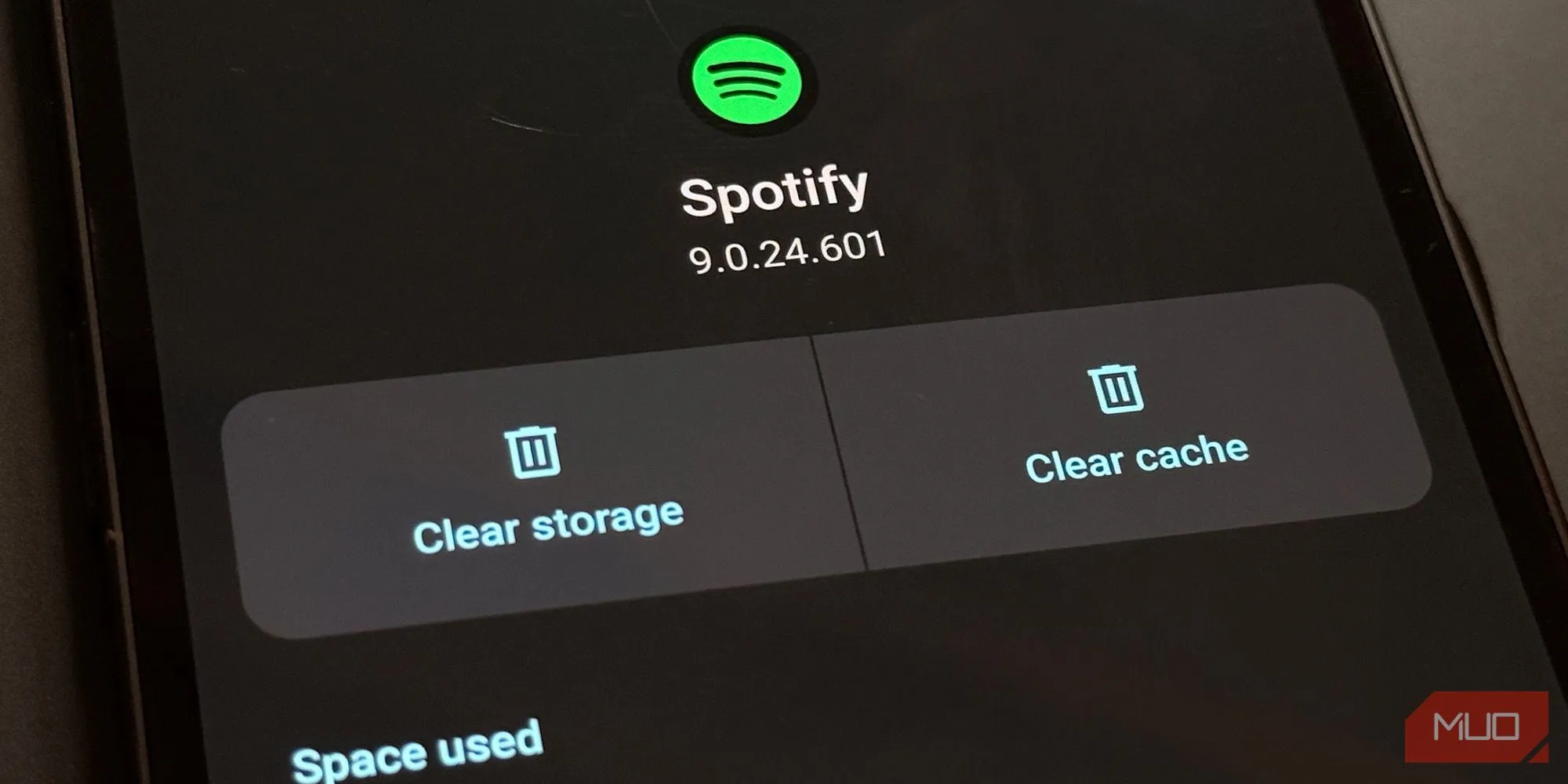 Tùy chọn &quot;Xóa bộ nhớ đệm&quot; (Clear cache) và &quot;Xóa dữ liệu&quot; (Clear storage) trong cài đặt ứng dụng Android 15