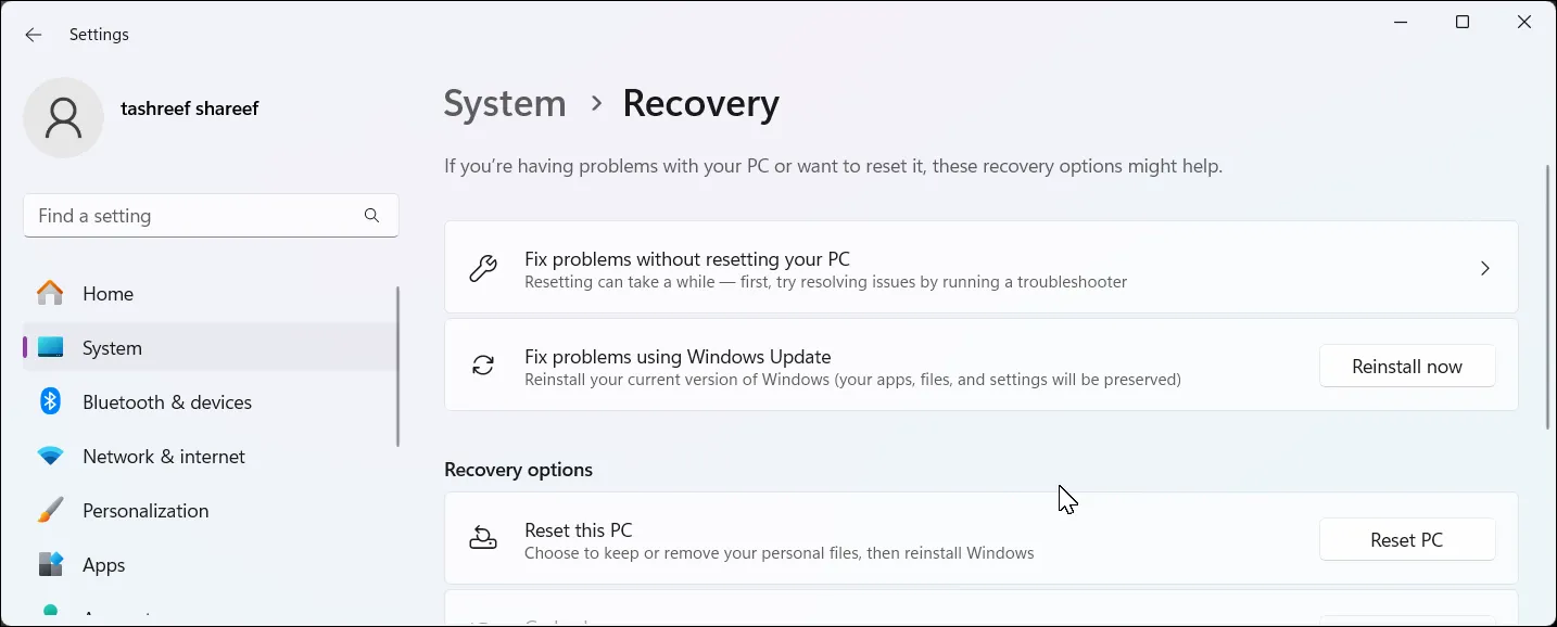 Ứng dụng Cài đặt (Settings) trên Windows 11 hiển thị tùy chọn 'Khắc phục sự cố bằng Windows Update' để cài đặt lại hệ điều hành