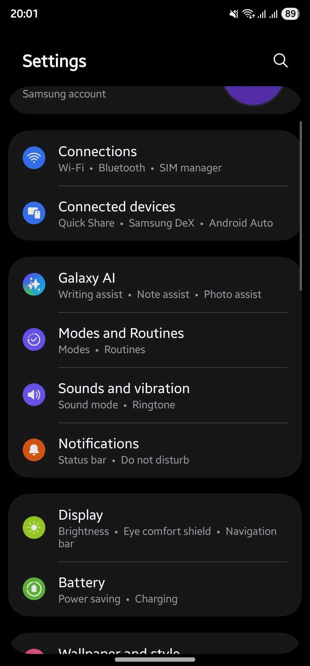 Ứng dụng Cài đặt trên điện thoại Samsung hiển thị tùy chọn &quot;Chế độ và Quy trình&quot;.