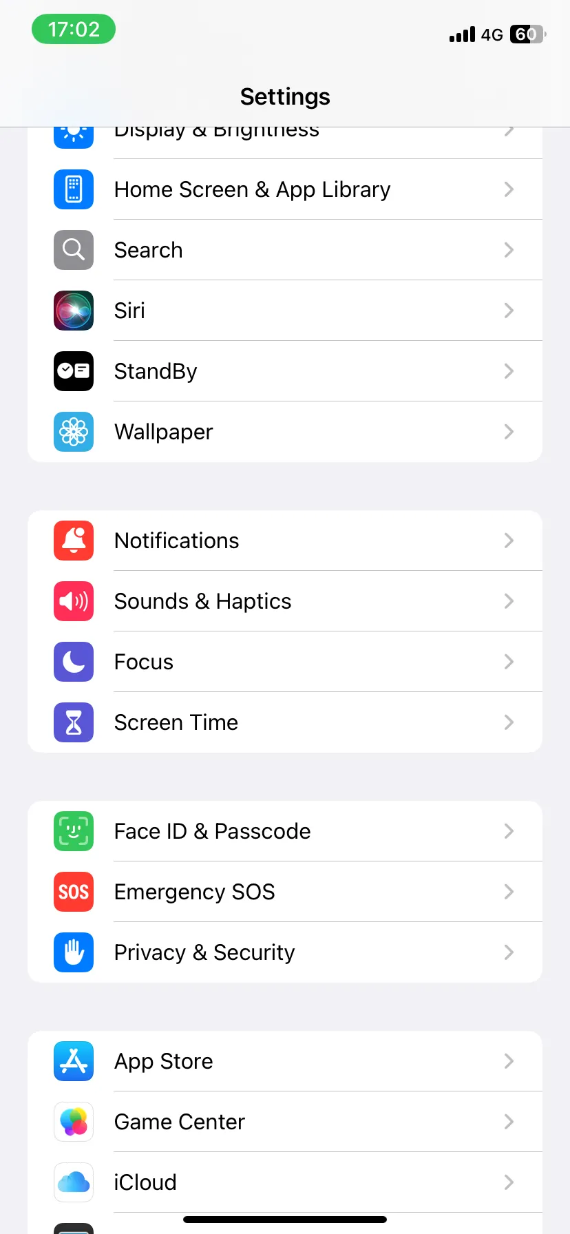Ứng dụng Cài đặt trên iPhone với tùy chọn Thông báo nổi bật, để kiểm tra cài đặt thông báo email.