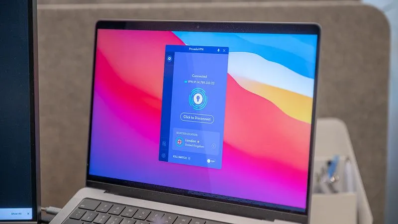 Ứng dụng PrivadoVPN đang chạy trên Apple MacBook Pro
