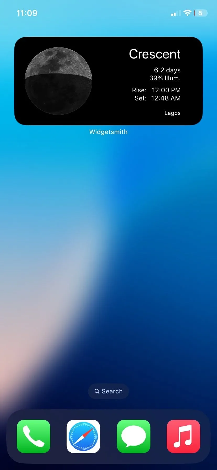 Ví dụ widget được tạo bằng Widgetsmith hiển thị trên màn hình chính iPhone.