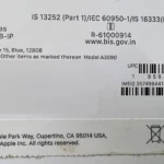 Vỏ hộp iPhone hiển thị các thông số kỹ thuật và số IMEI