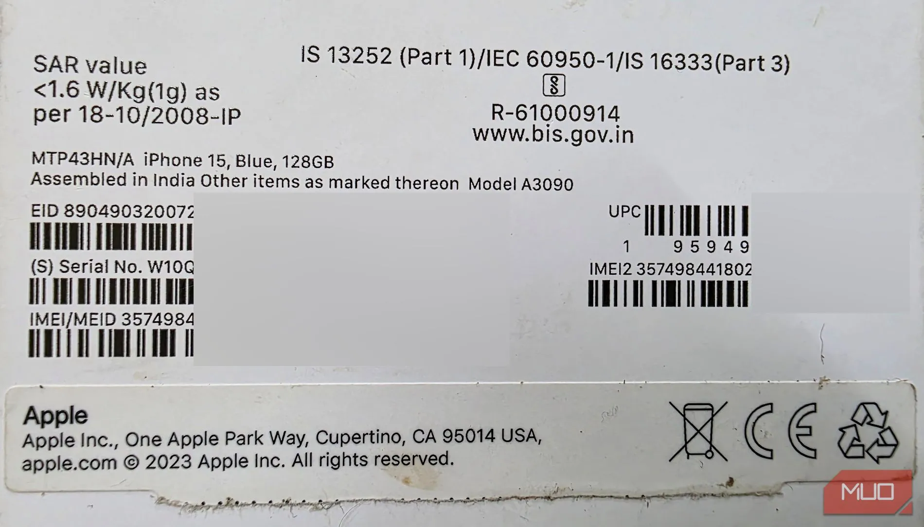Vỏ hộp iPhone hiển thị các thông số kỹ thuật và số IMEI