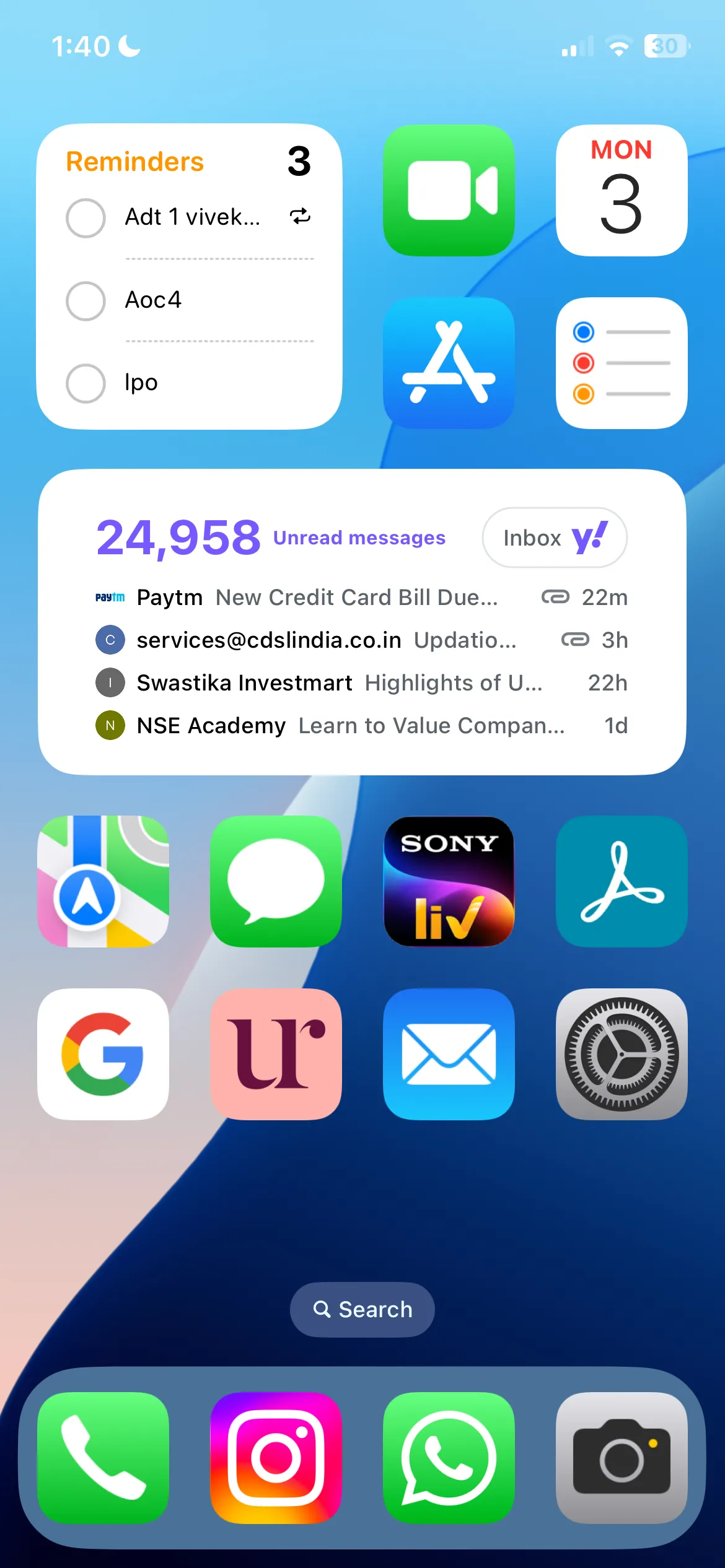 Widget hiển thị email và ghi chú trên màn hình chính iPhone, được sắp xếp để tối ưu không gian