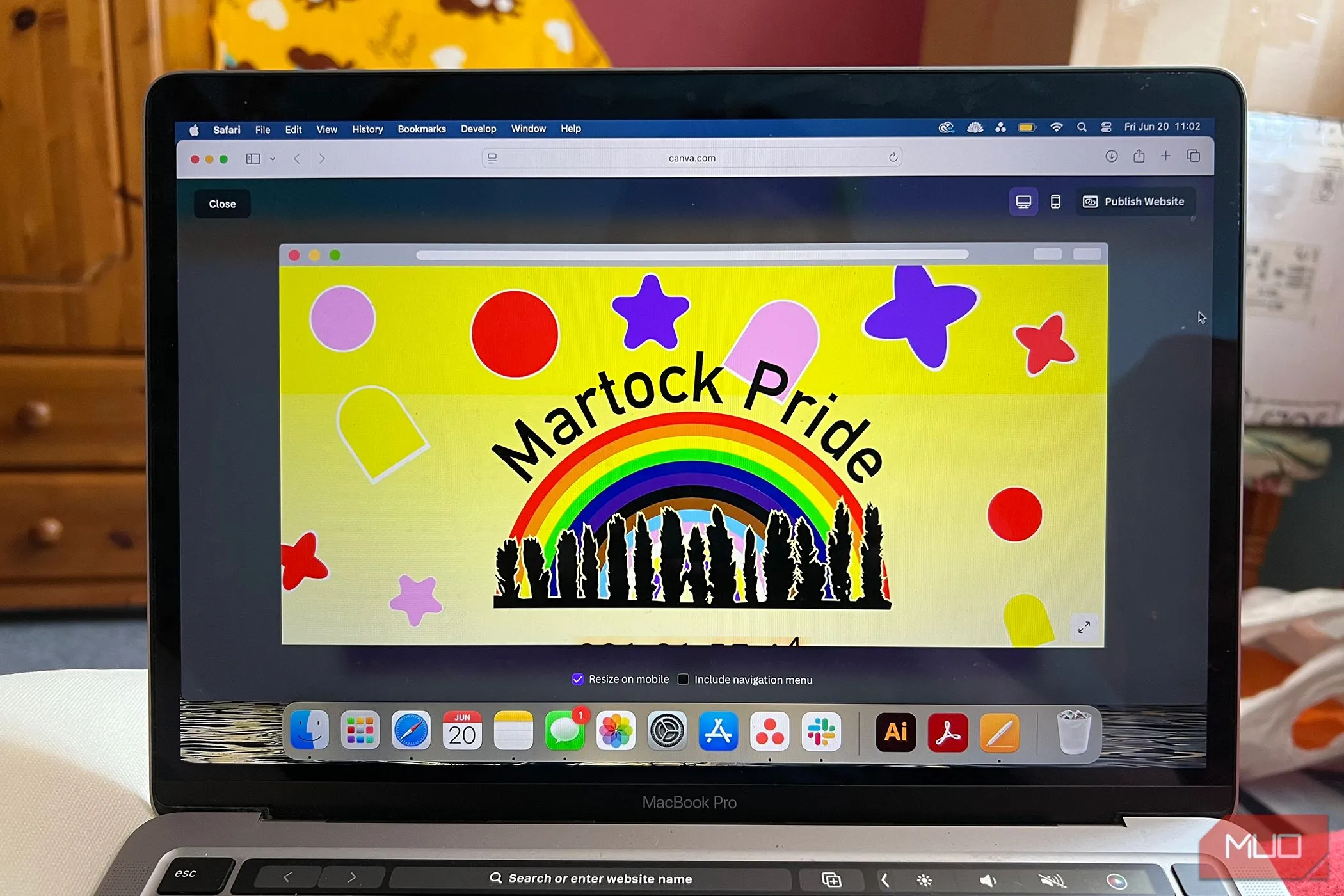 Xem trước website Martock Pride trên Canva